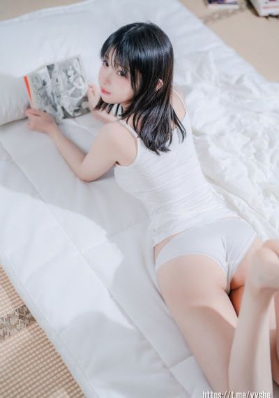 老师用美足丝袜脚夹我好爽