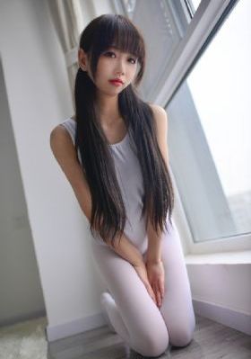 我故意没有穿内裤坐公车漫画